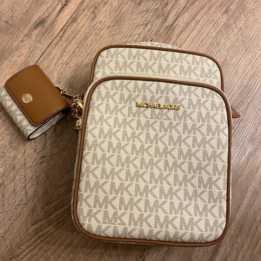 Michael Kors Jet Set Travel Medium Logo Crossbody Bag